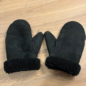 Black Shearling Mittens